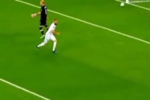 靠近门将自带1-0属性！本泽马：笨马先飞，不过分吧